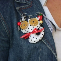 Broche Zanimo blanc