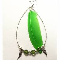 Boucles d�Oreilles Plume verte, perles et ailes d'ange