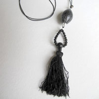 Sautoir pendentif pompom Na�ades