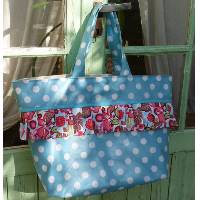 Sac cabas bleu en toile enduite � volant