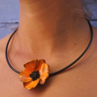 Collier An�mone fleur � parfumer