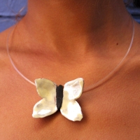 Collier Fleur Papillon nacr�