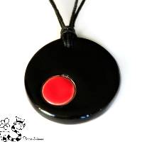 Collier rond en c�ramique noir et rouge